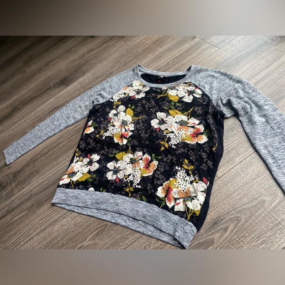 Kut from the Kloth Tops - Kut from the Kloth sweater with floral print design size medium